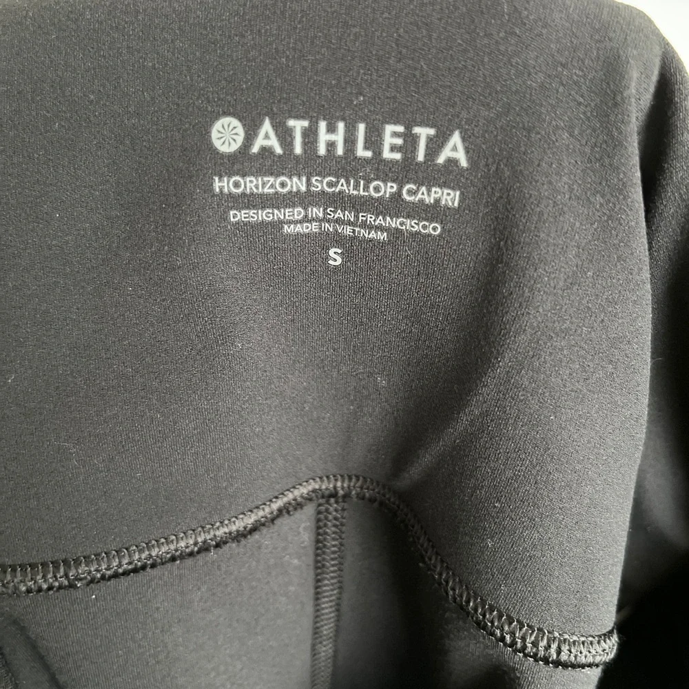 Athleta | Horizon Scallop Capri Leggings, Women’s size Small, Black - Picture 5 of 7
